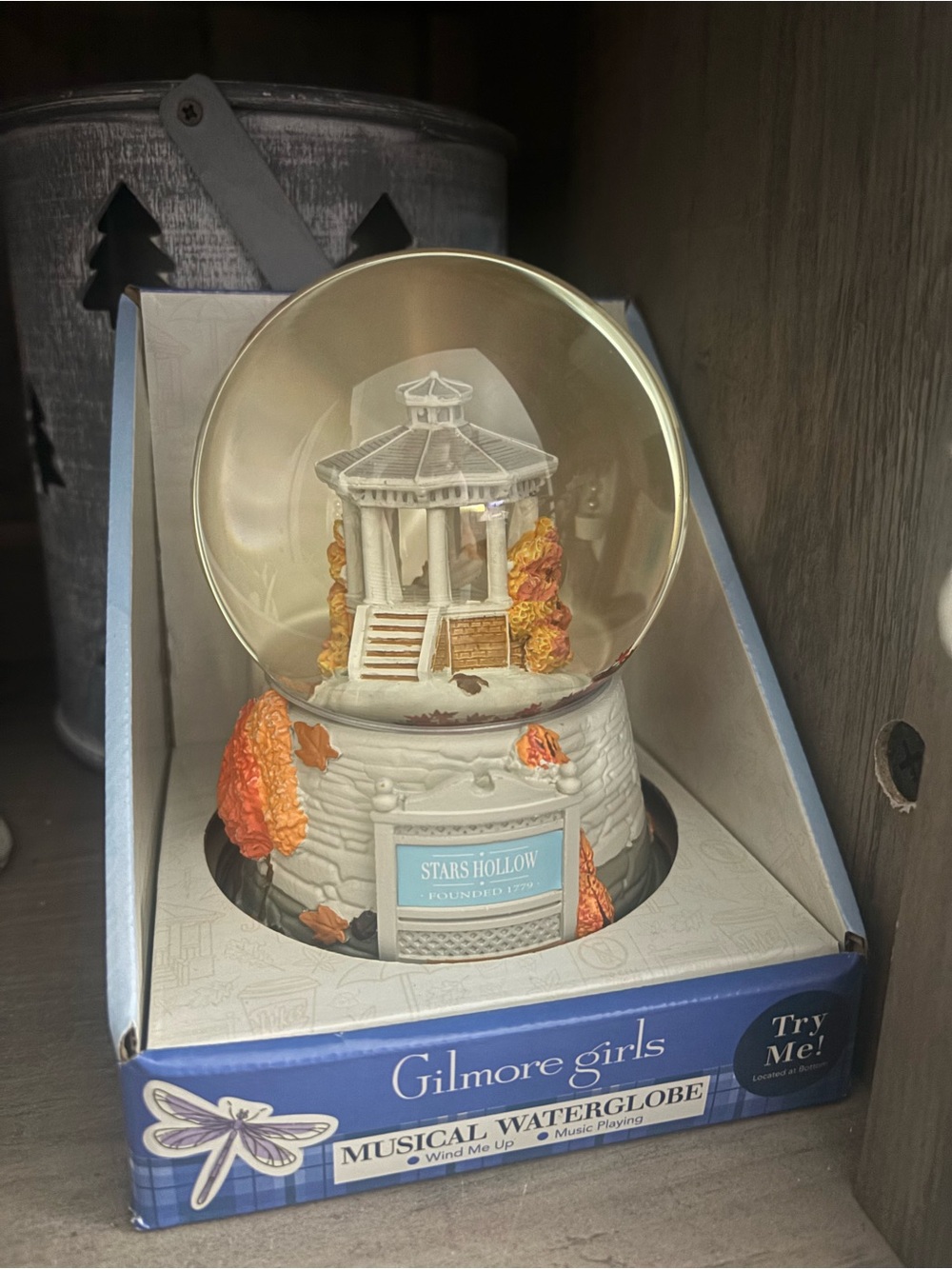 Stars Hollow Musical Waterglobe - Cream and Orange